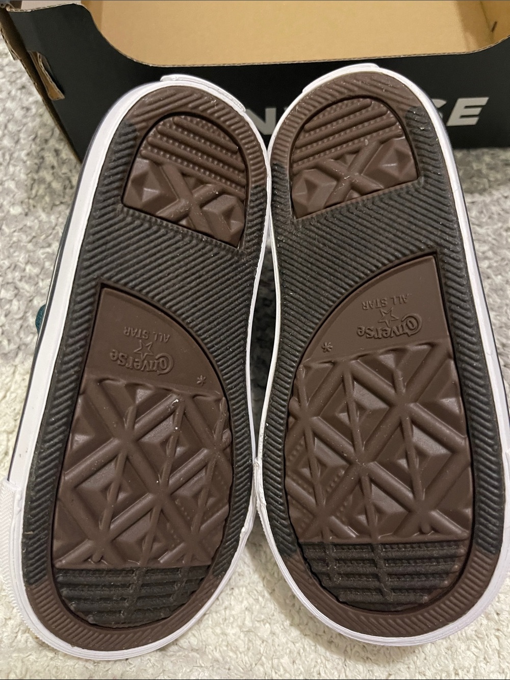 NEW- Converse - 7c or 8c - Picture 6 of 6